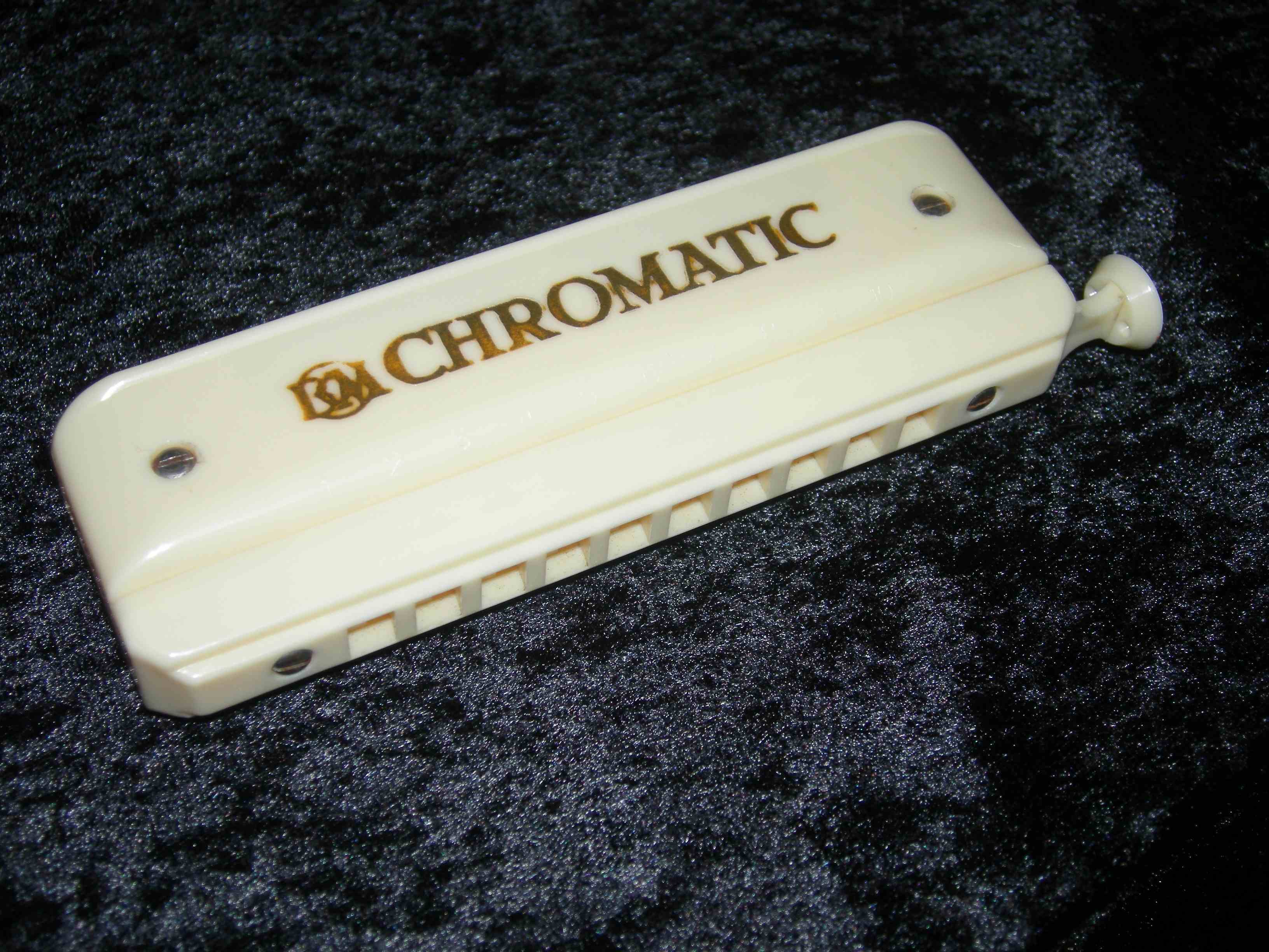 Vert Slot Slider Plastic Chromatic2.jpg