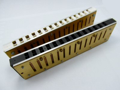Small Hohner Bass B&W Combs